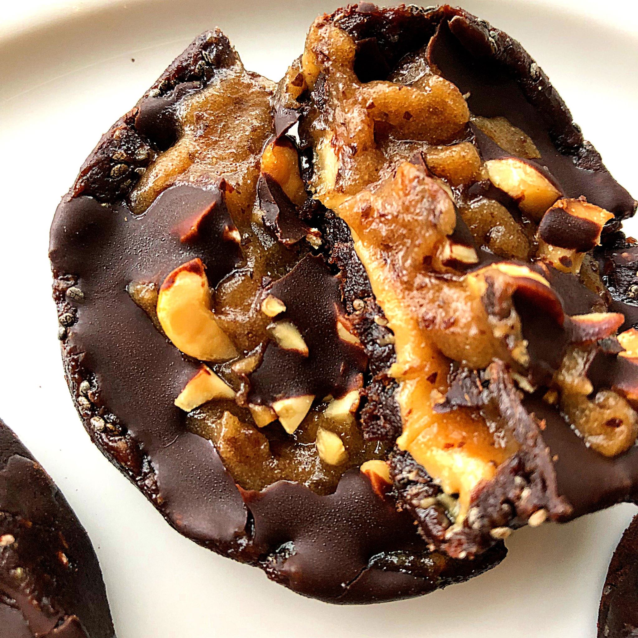 Raw peanutbutter pies